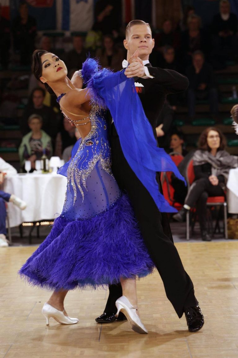 Standard dance couple, partner in a blue gown