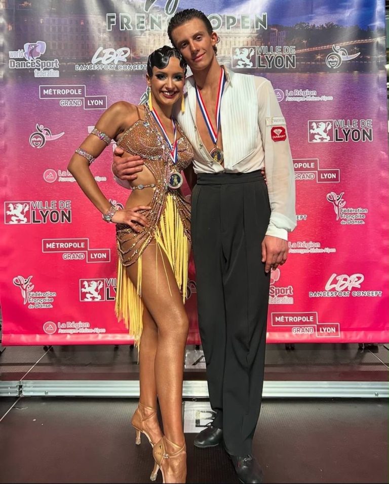 A dance couple with medals at the French Open in Lyon